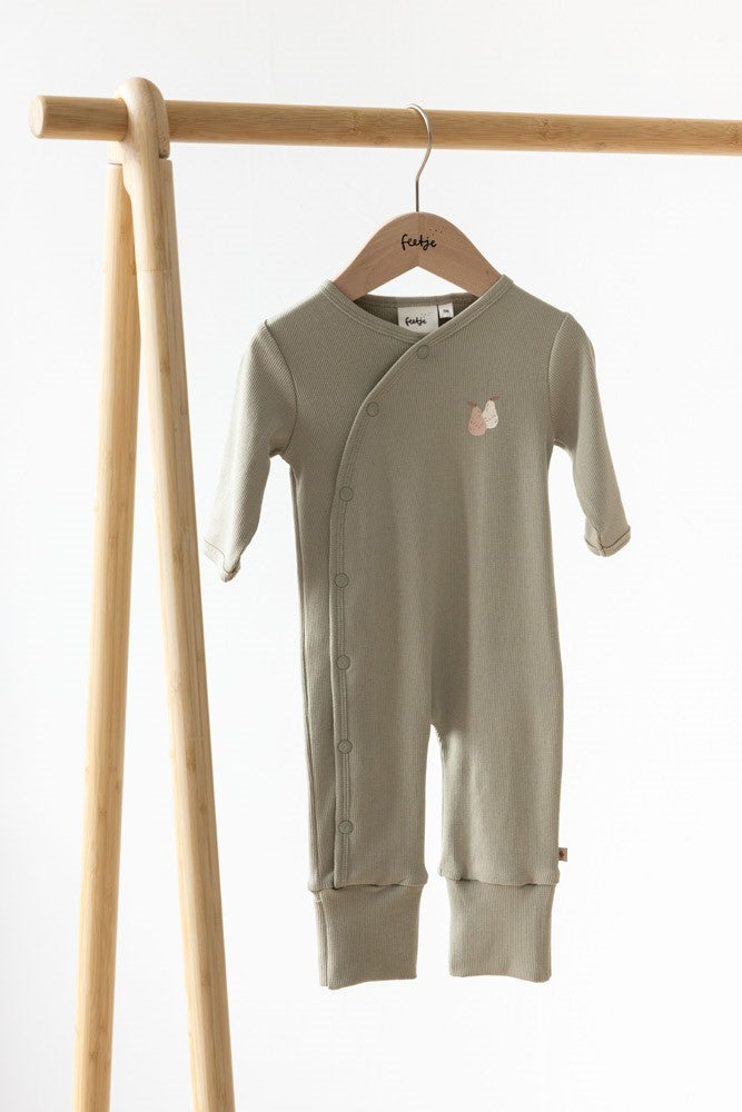Jumper / Schlafanzug Pears grün - von feetje