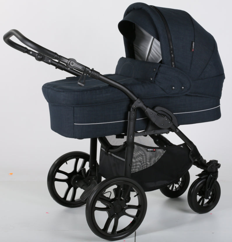 Nordic Compact Dusty Navy - von Basson Baby