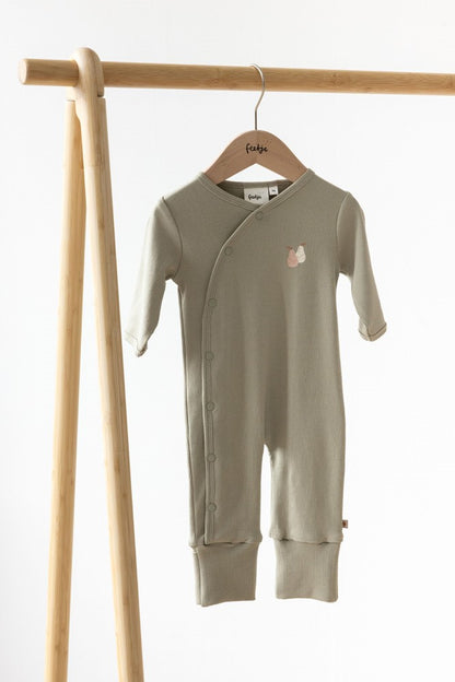 Jumper / Schlafanzug Pears grün - von feetje