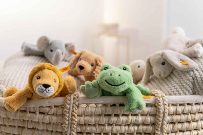 Soft Cuddly Floppy Hund liegend - von steiff